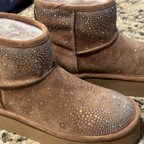 Steve Madden Crystal/Rhinestone Embellished Platform Ankle boots. Size 9. New! - Picture 4 of 5